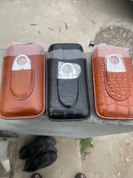 Étuis en cuir pour coupe-cigares