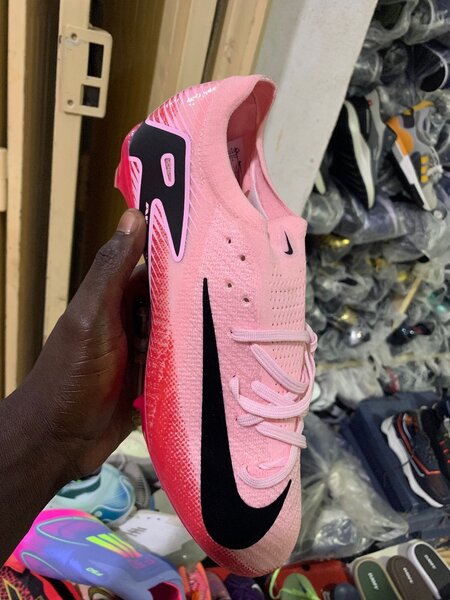 Chaussures de football roses