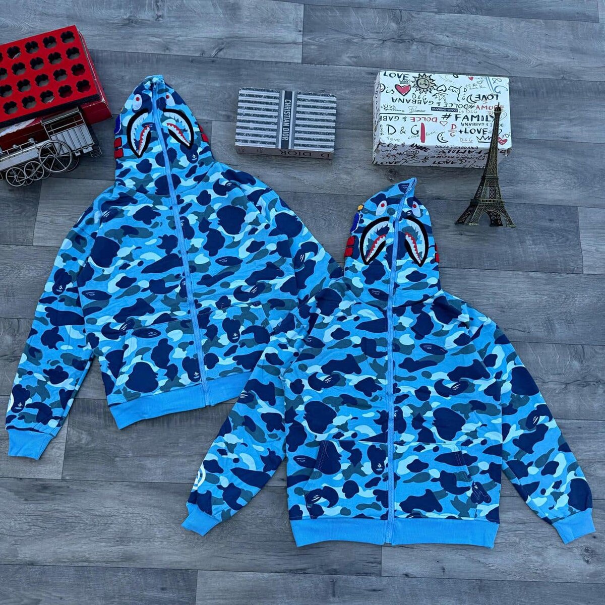 blue hoodie with camouflage print, shark-style hood and zipper, Unisex