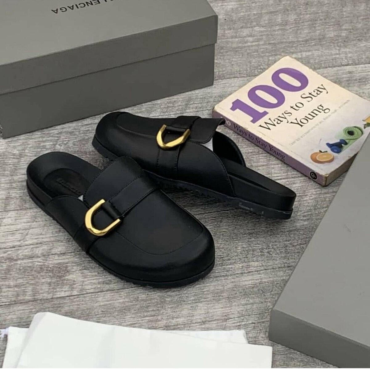 Mules en cuir noir élégantes