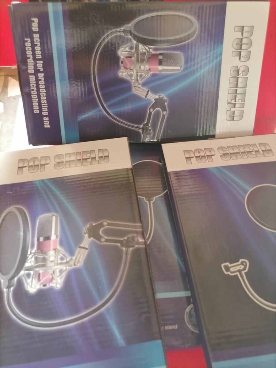 Microphone pop filter