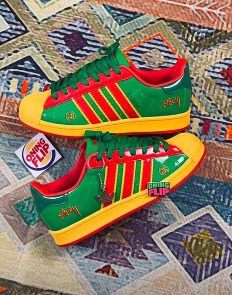 Baskets colorées vibrantes