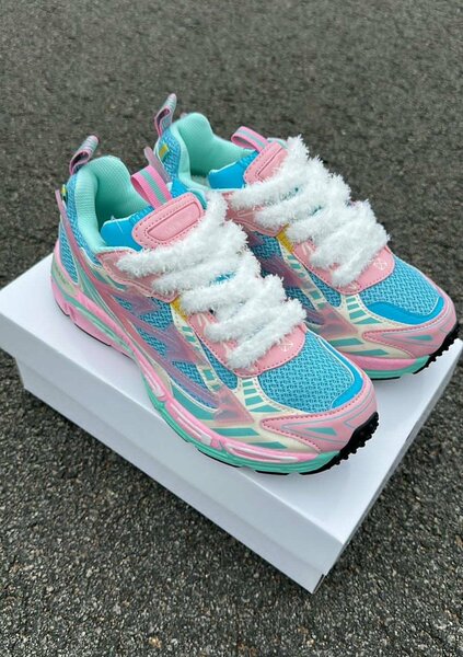 Baskets colorées et confortables