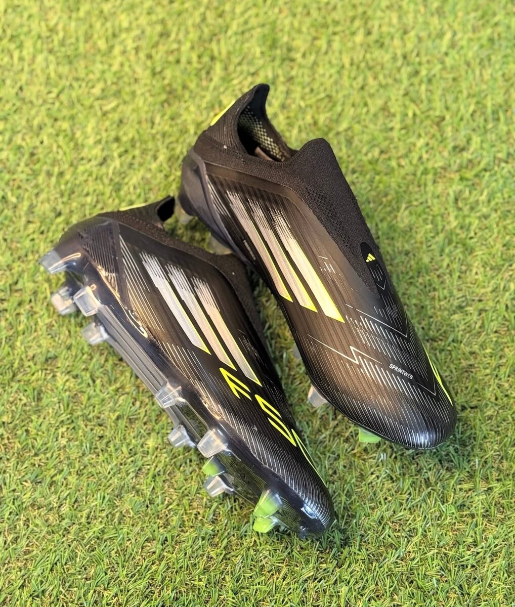 Chaussures de foot F50 noires