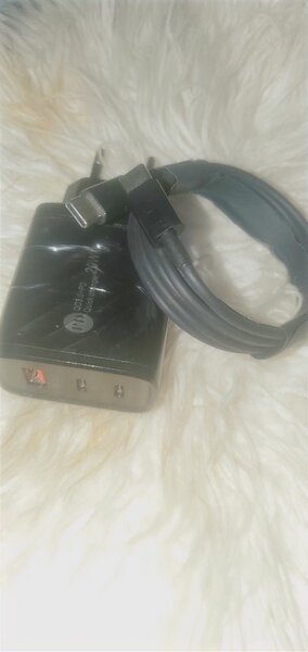 Boitier chargeur + câble
