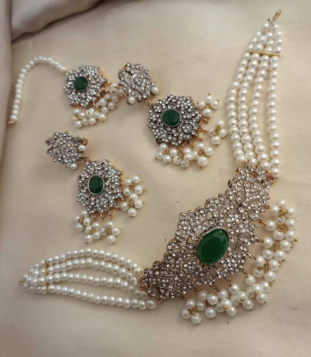 Ladies wedding set Necklace and earrings