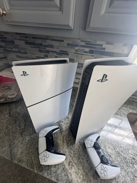 Ps5 quasi neuve slim et standa