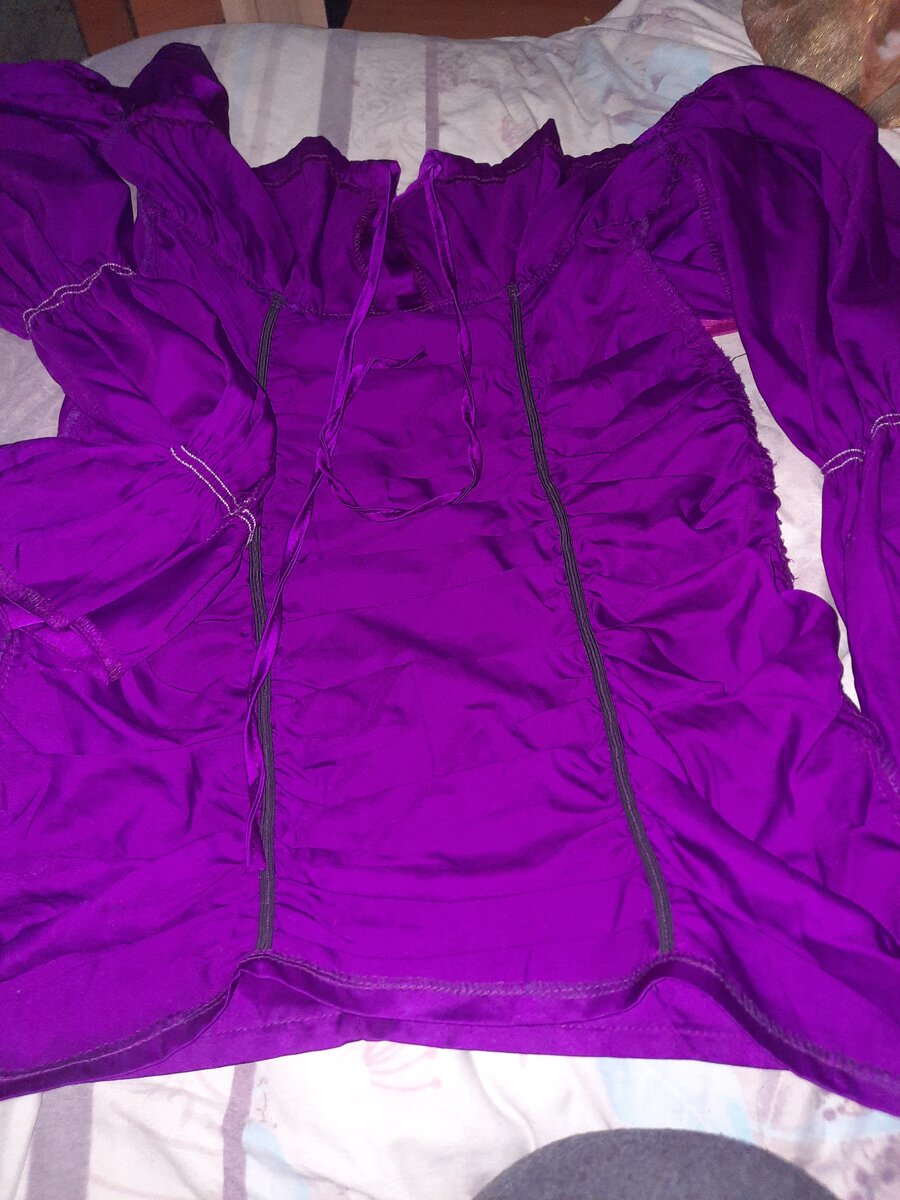 Короткое платья навая 1000сом уступка будет42размер