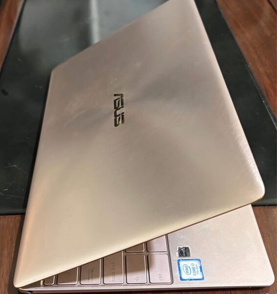 Ultrabook ASUS ZenBook doré