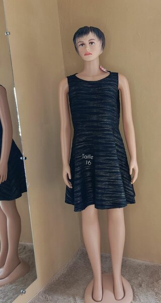 Robe élégante noir scintillant