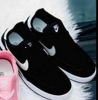 Stylish unisex sneakers Nike black