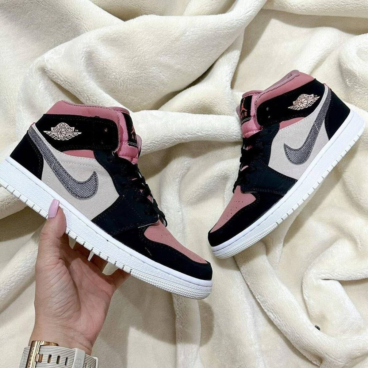 AIR JORDAN 1