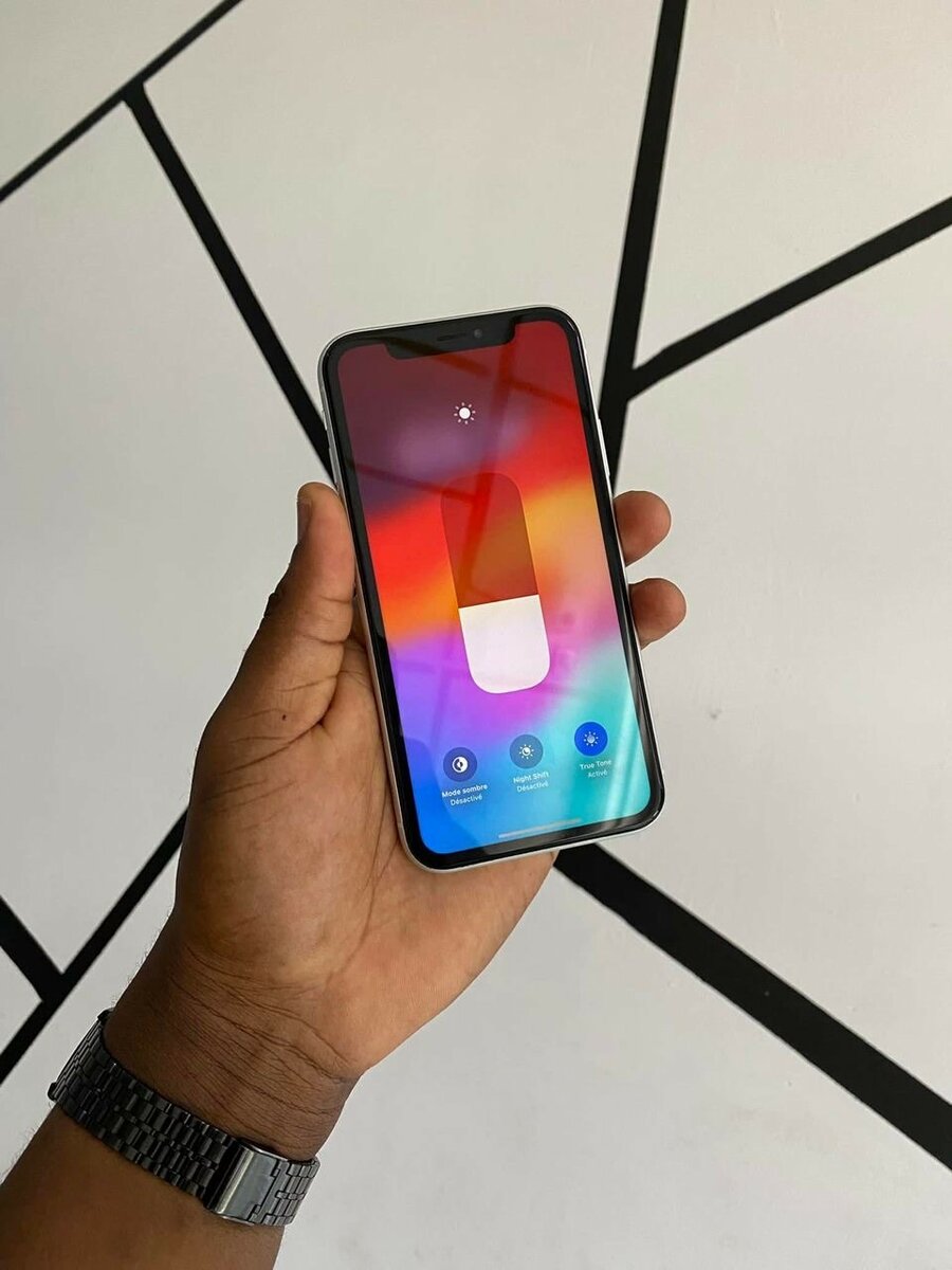 IPhone XR 64giga casineuf tout passe propre