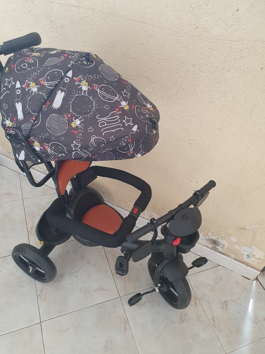 Tricycle enfant pratique avec toit