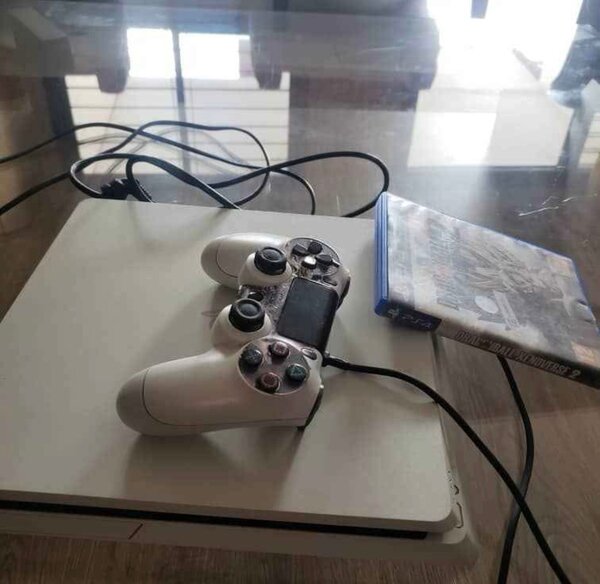 Console PS4 Slim blanche