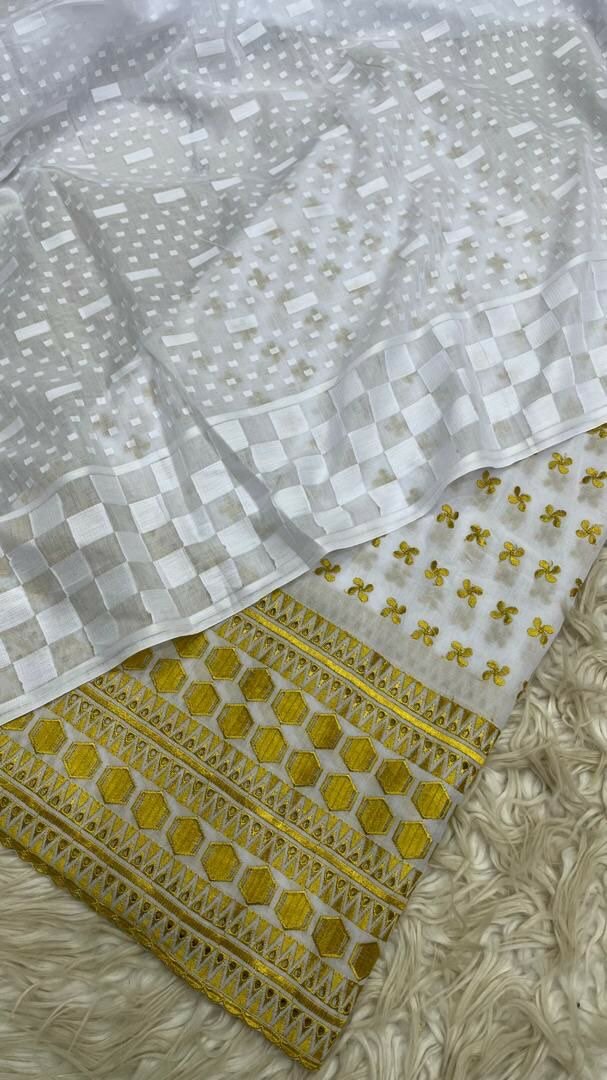 Étole en soie brodée