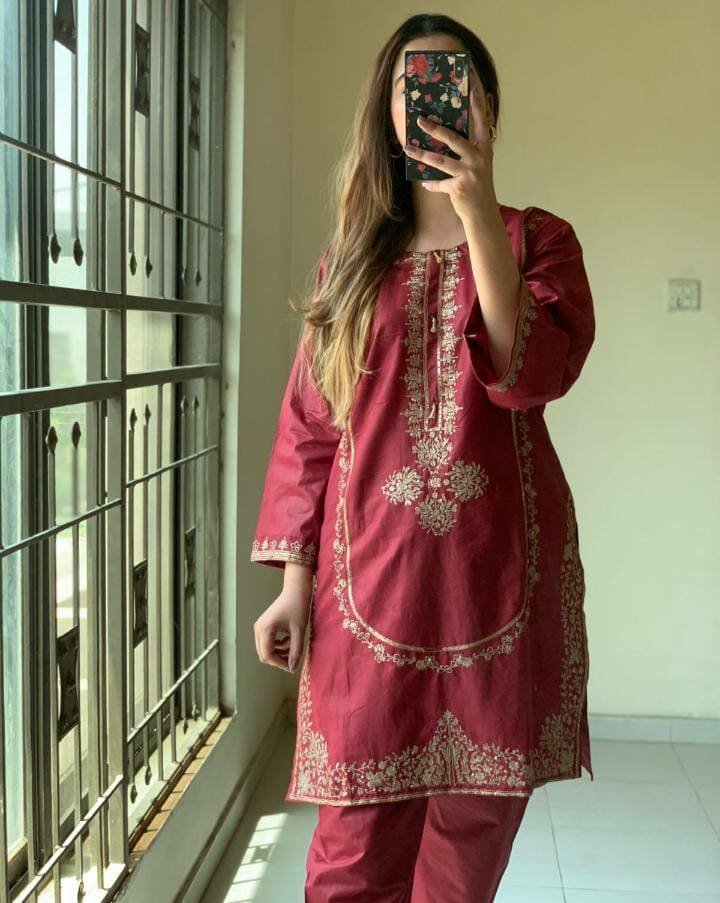 Ladies embroided 2pc suit in lilen fabric