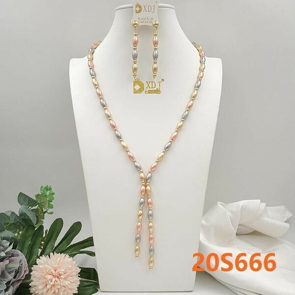 Parure Collier & Boucles d'Oreilles Élégantes