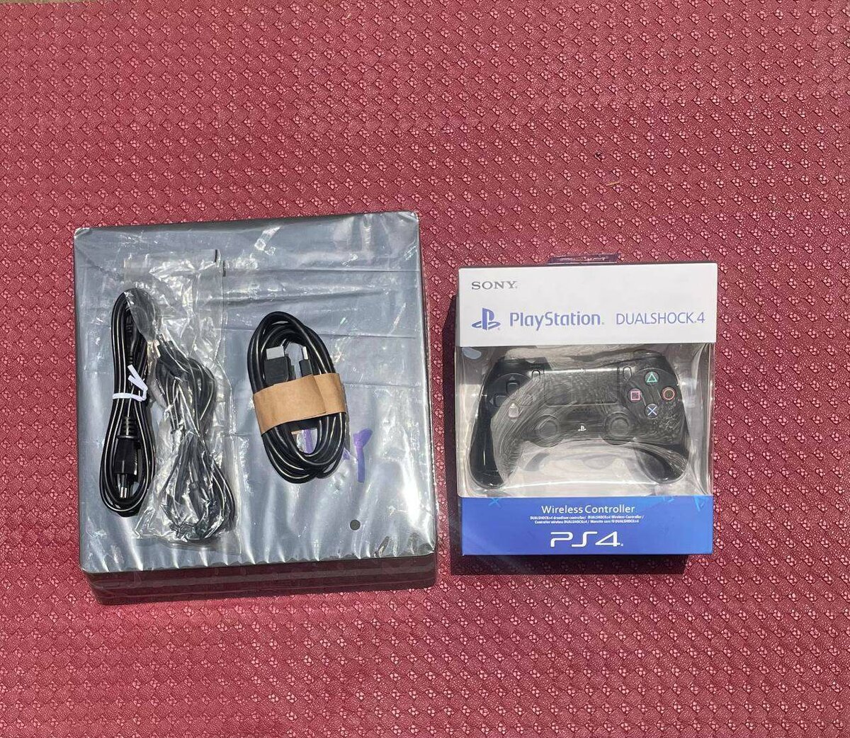 PS4 slim + 10 jeux + 1 manette