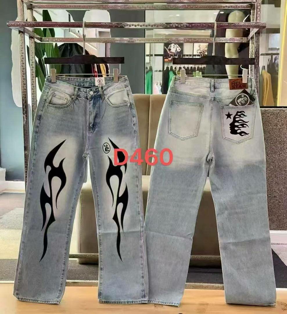 Jeans tendance à motif flamme