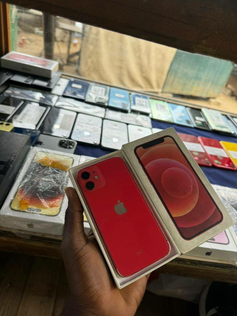 iPhone 12 mini 64 giga tout passe 145.000