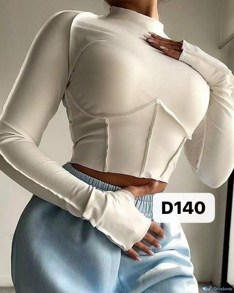 Top court moulant blanc chic