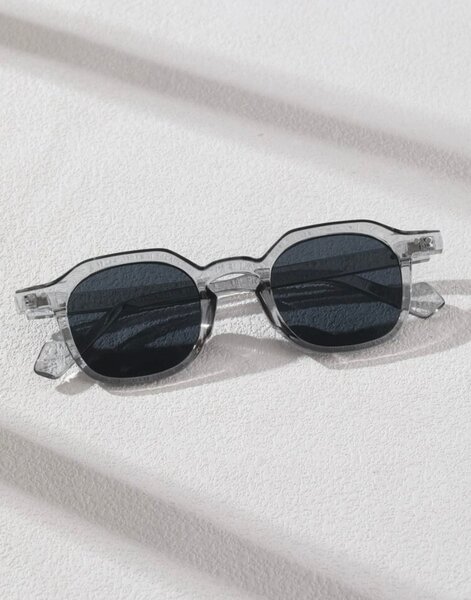 Lunettes unisexe à  monture transparente et verre fumé