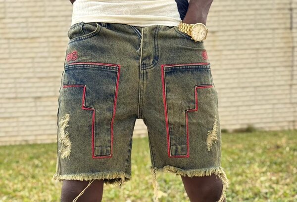 Short en jean déchiré homme