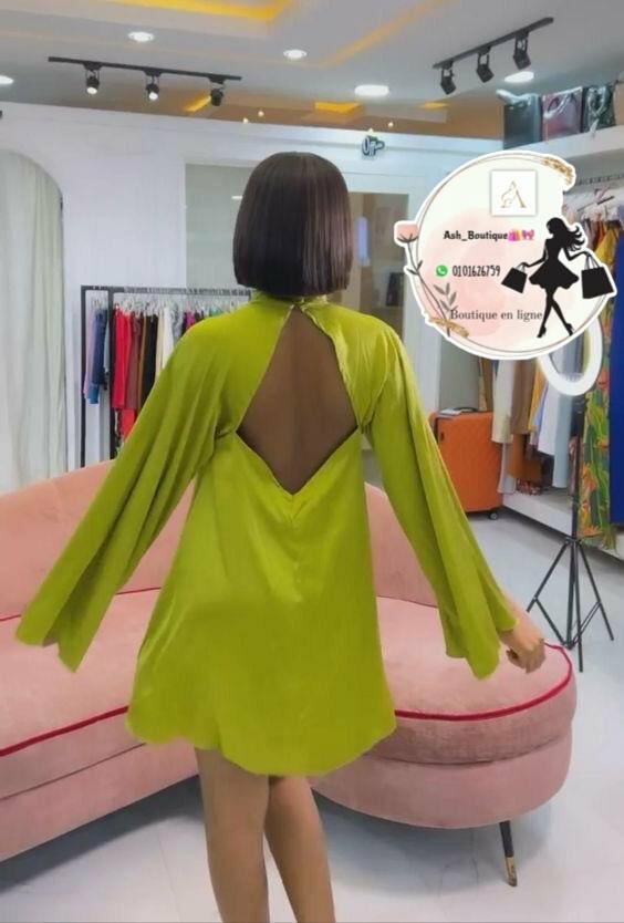 Robe Satinée Évasée Élégante