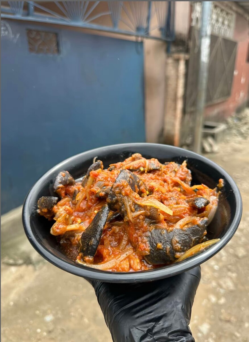 Assiette de poulet épicé