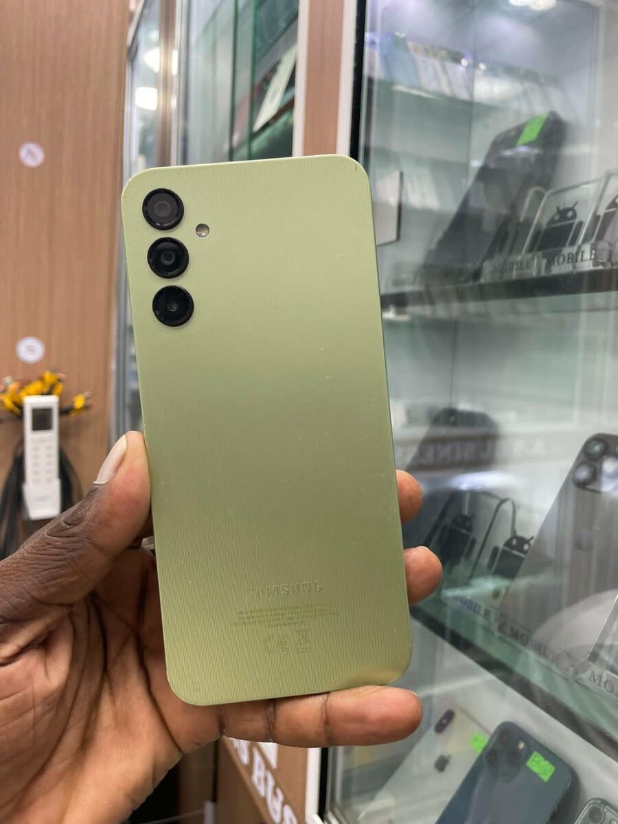 iPhone Galaxy A14 casineufs très propre 64giga/4 ram