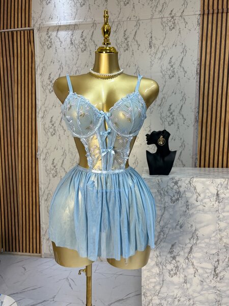 Nuisette bleue élégante dentelle