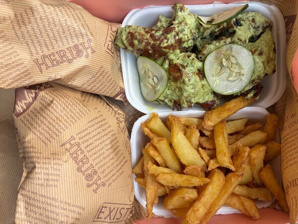 Poulet Grillé Épicé avec Frites