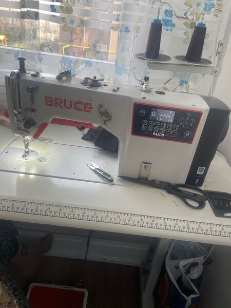 Продаю машинку BRUCE R4200