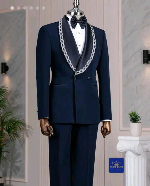 Costume de mariage élégant