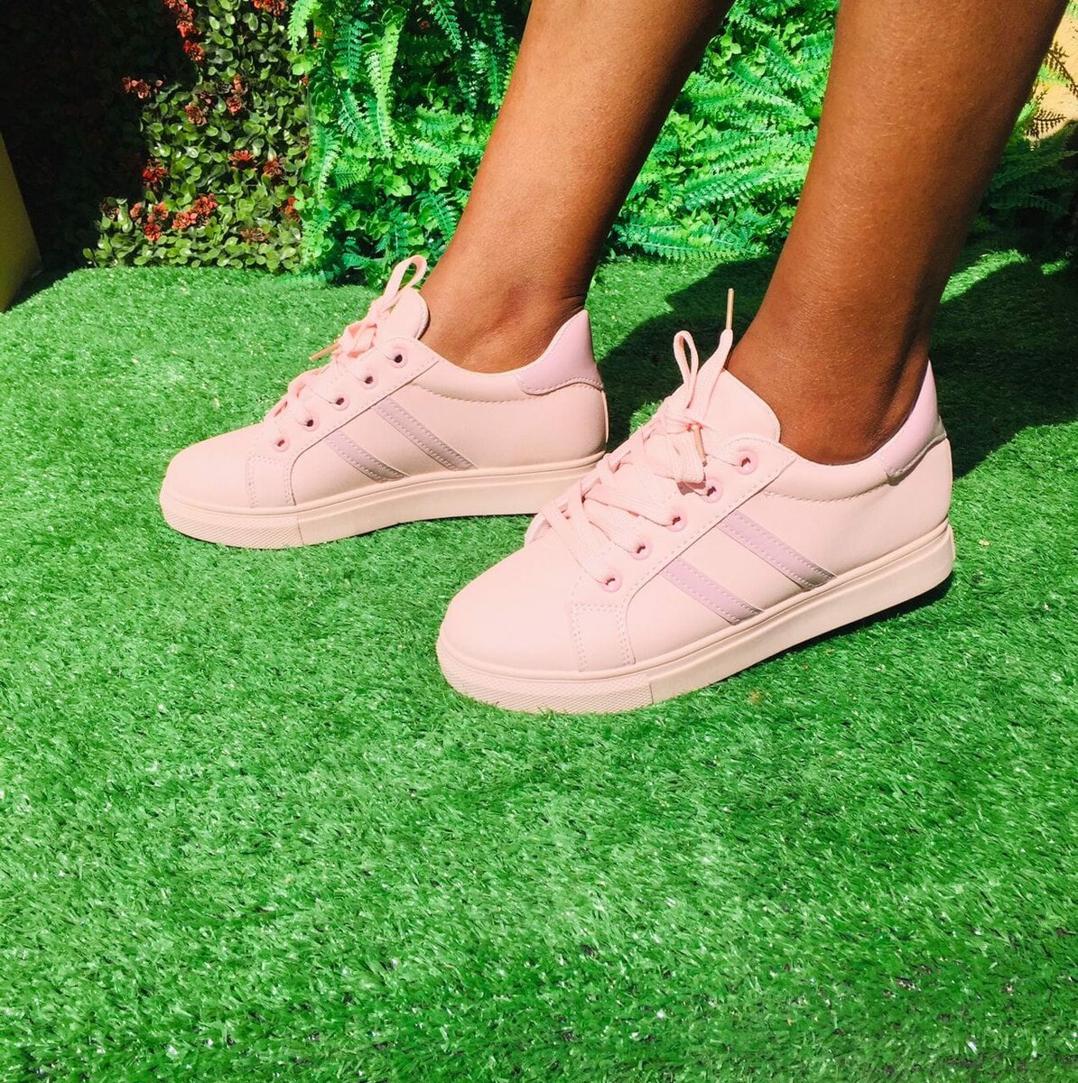 Female sneakers pink