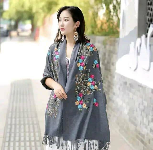 Écharpe à fleurs élégante