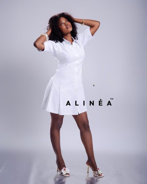 Robe Chemise Blanche Élégante