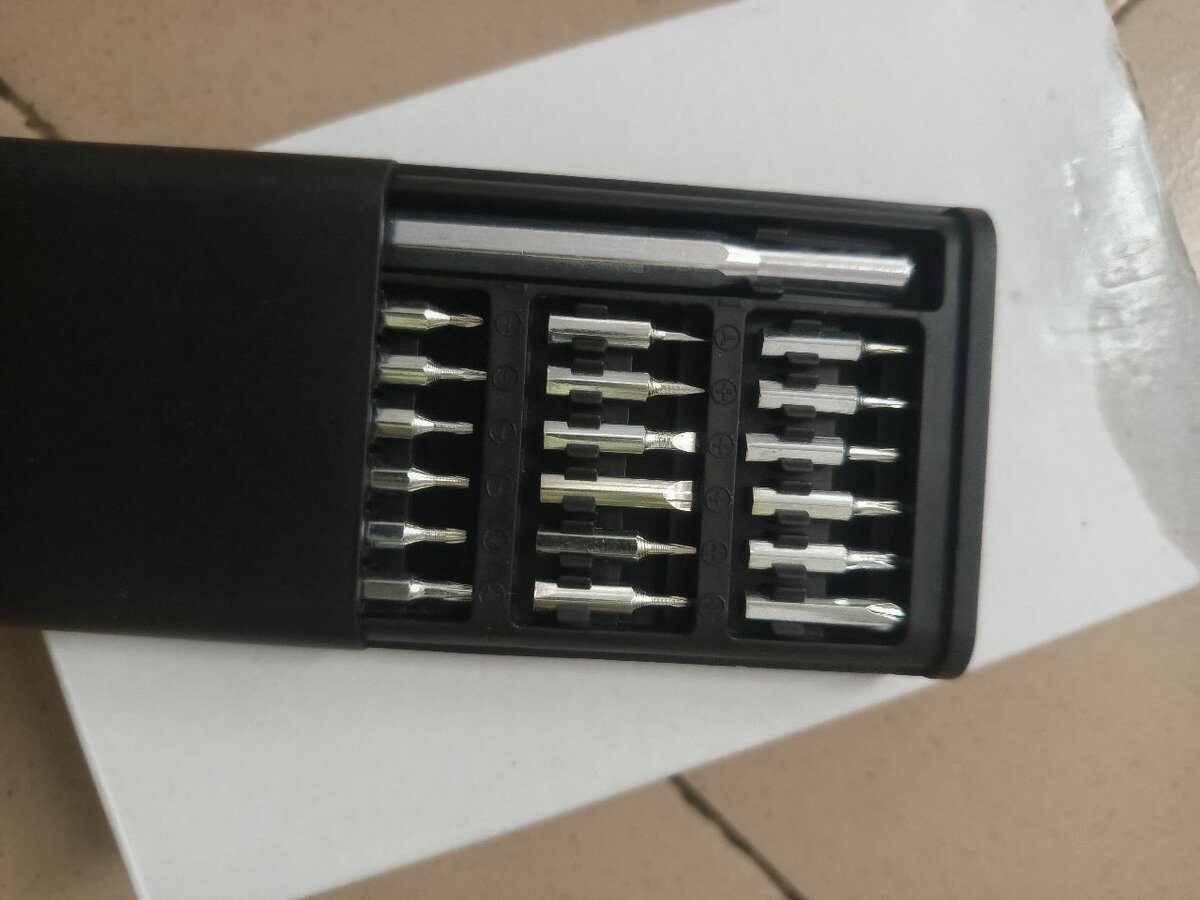 Jeu de tournevis précision 24 pièces