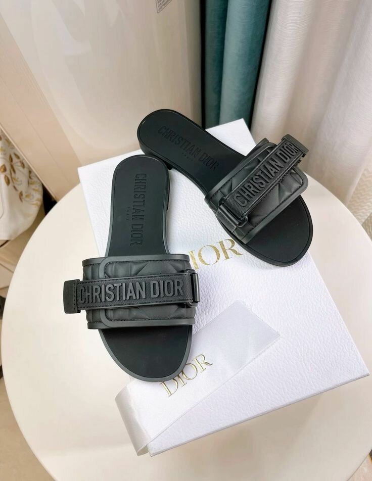 Louis Vuiton Slippers