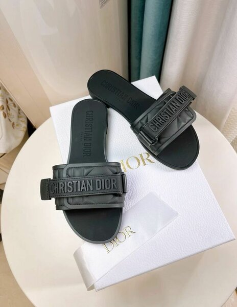 Louis Vuiton Slippers