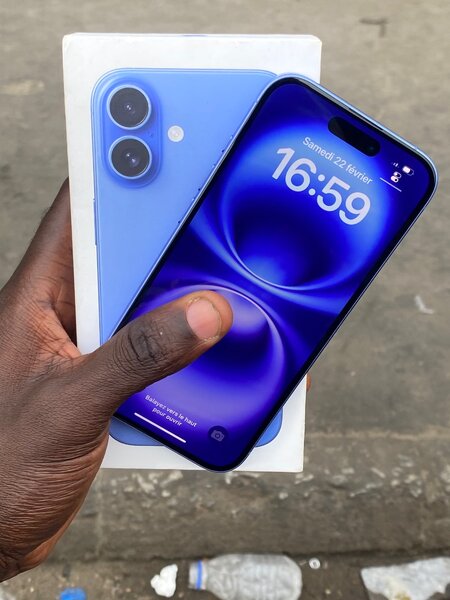 iPhone 16 simple casi neuf