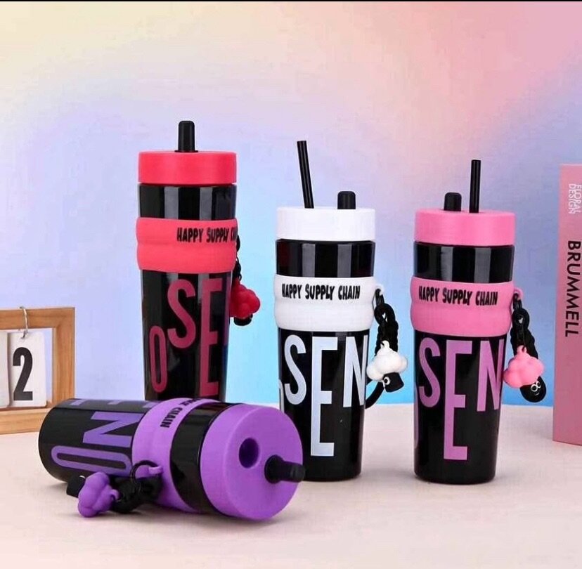 Gourde colorée avec paille