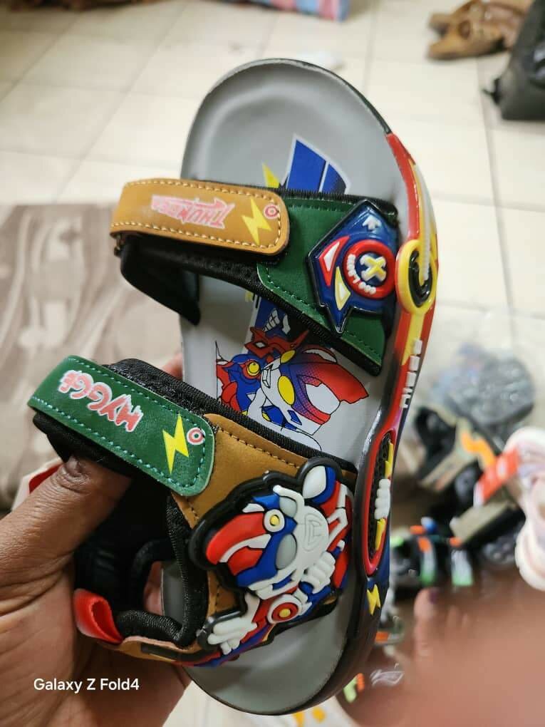 Sandales enfant multicolores