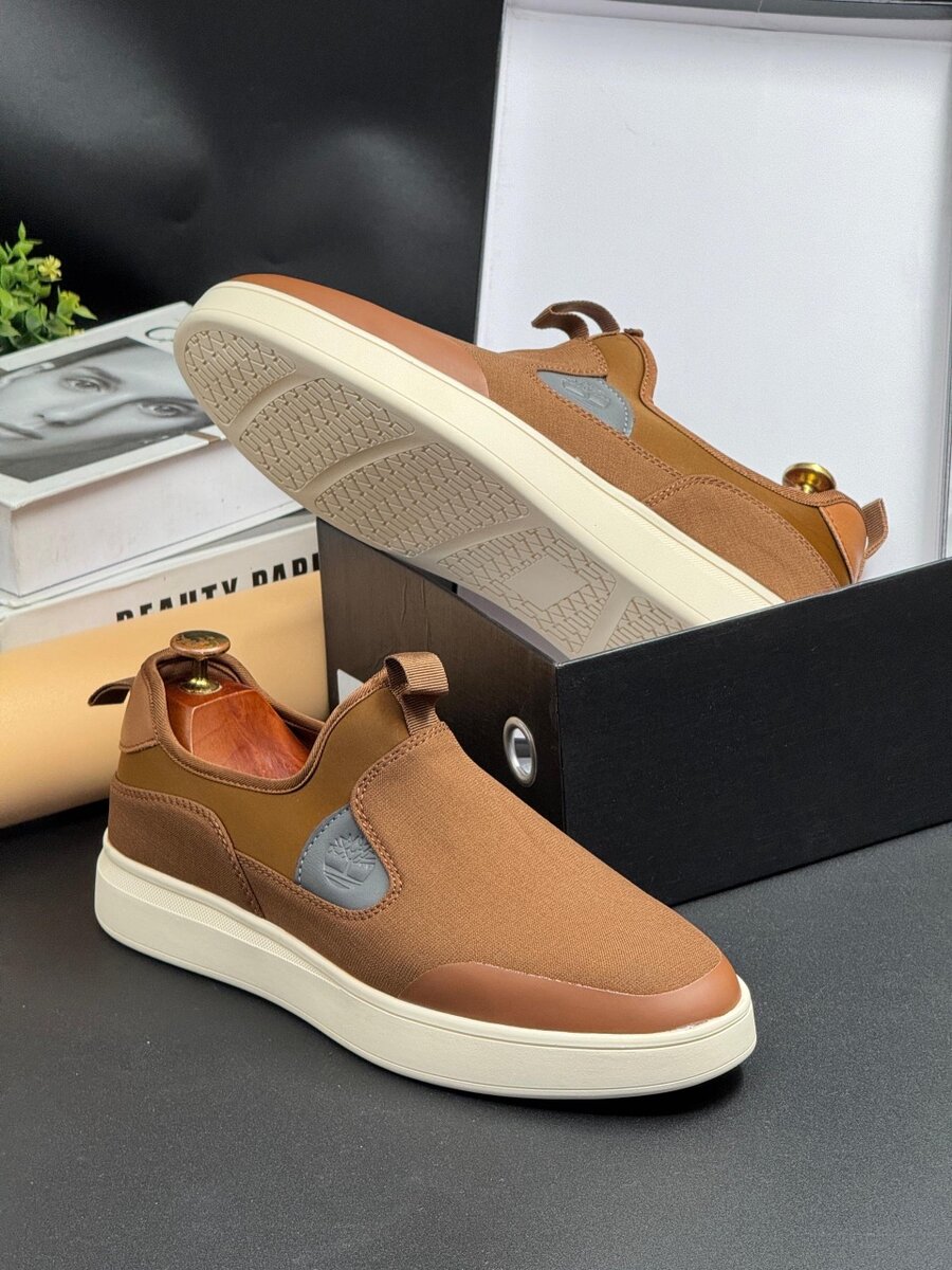 TIMBERLAND BROWN AND BEIGE