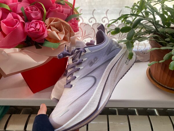 Летний кроссовка