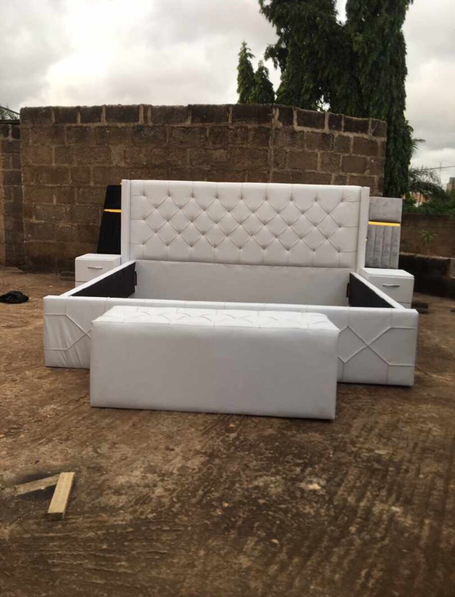 Accent king size with ottoman and 2 sides cabinet