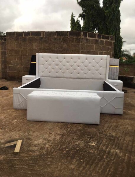 Accent king size with ottoman and 2 sides cabinet