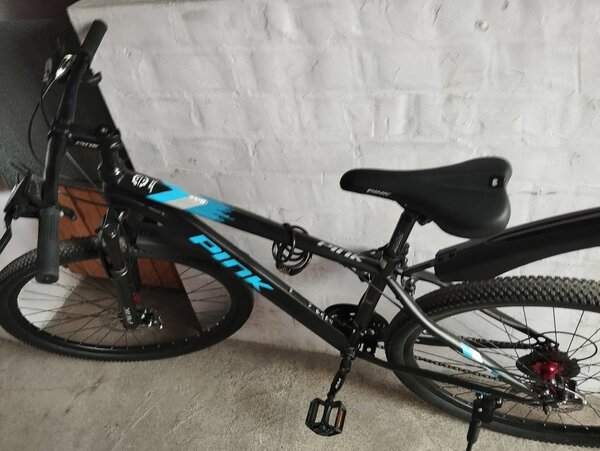 Почти новая пару раз покатался .цена 18000