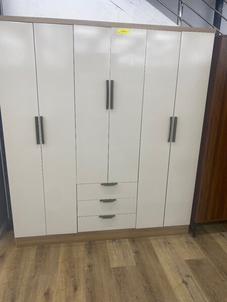 Armoire moderne en bois